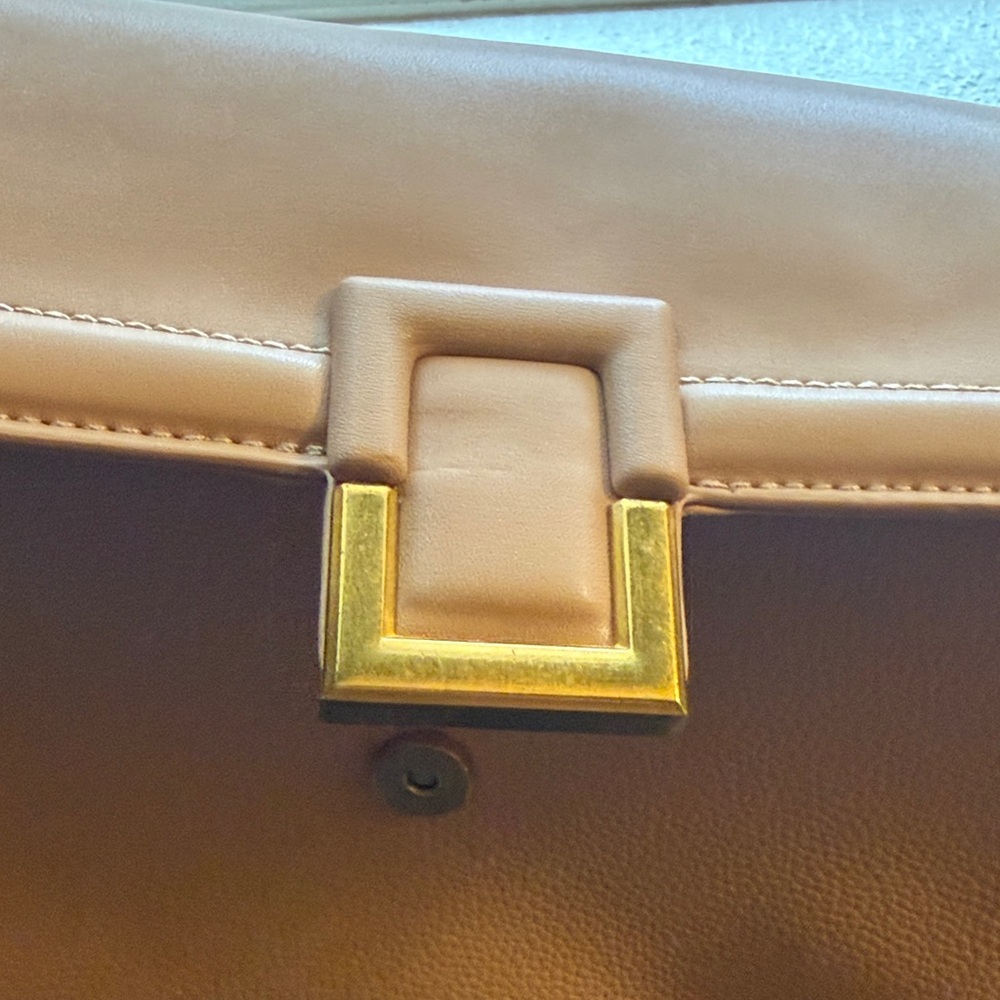 Classic Structured Shoulder Bag in camel - Picture 5 of 9